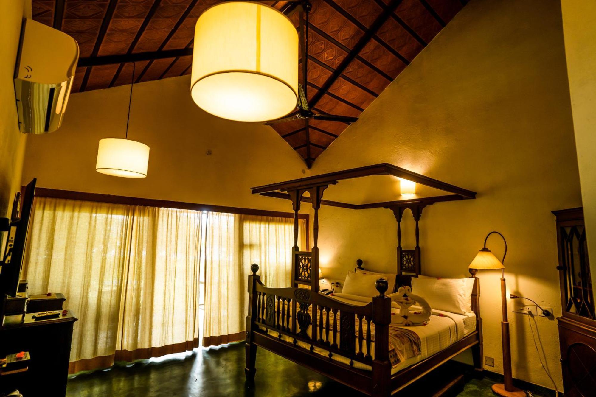 Cranganor History Cafe & Riverside Chateau North Paravur Экстерьер фото